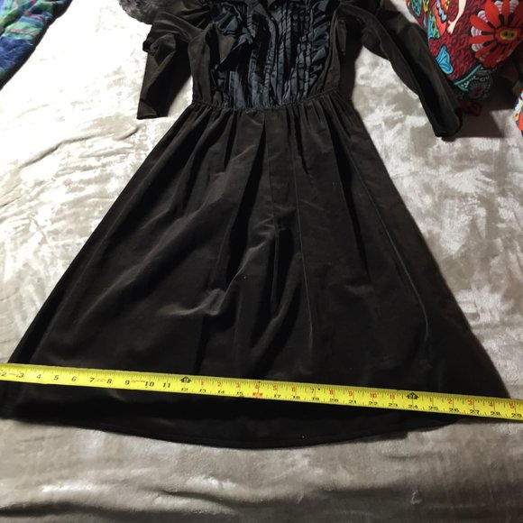 Vintage black velvet dress perfect for holidays - Picture 5 of 8